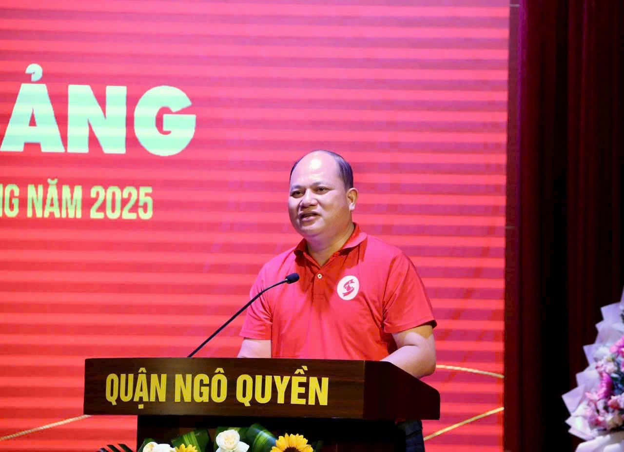 Ông Bùi Mạnh Phúc - Chủ tịch Hội Chữ thập đỏ TP Hải Phòng phát biểu tại Hội nghị