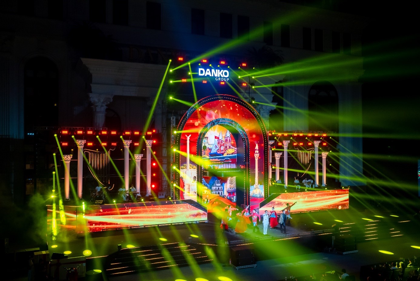 Đêm nhạc Danko Concert thăng hoa giữa lòng đô thị châu Âu