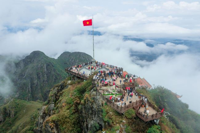 Fansipan ra mắt show diễn thể nghiệm ‘Đỉnh thiêng du ký’ tại 3 địa điểm, 3 độ cao của nóc nhà Đông Dương