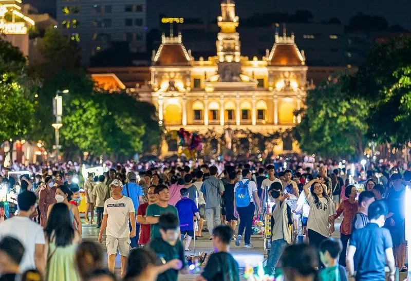 TPHCM đang từng bước định vị du lịch đêm như một “mũi nhọn” trong chiến lược phát triển du lịch bền vững và hiện đại - Ảnh: TL