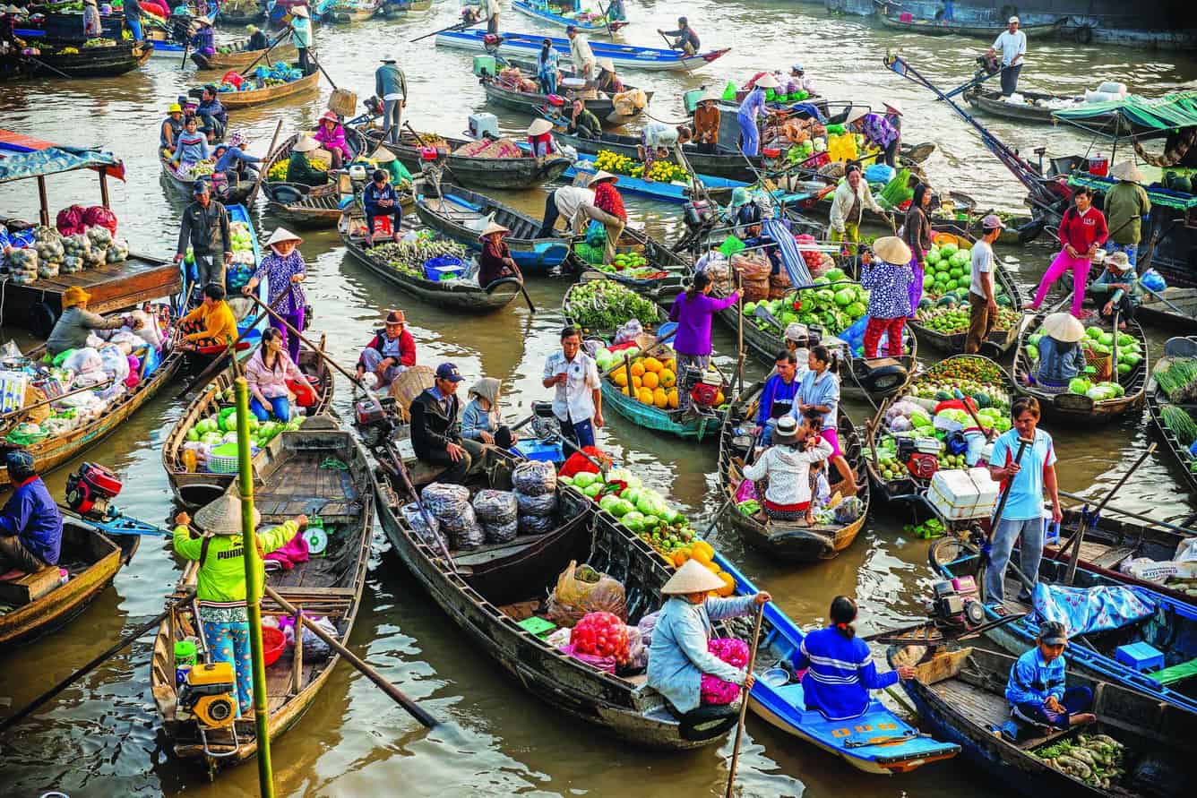 Chợ nổi Cái Răng là chợ đầu mối chuyên trao đổi, mua bán các mặt hàng nông sản, trái cây, thực phẩm, ăn uống đồng thời là địa điểm tham quan mang đậm bản sắc vùng sông nước của thành phố Cần Thơ - Ảnh: TL