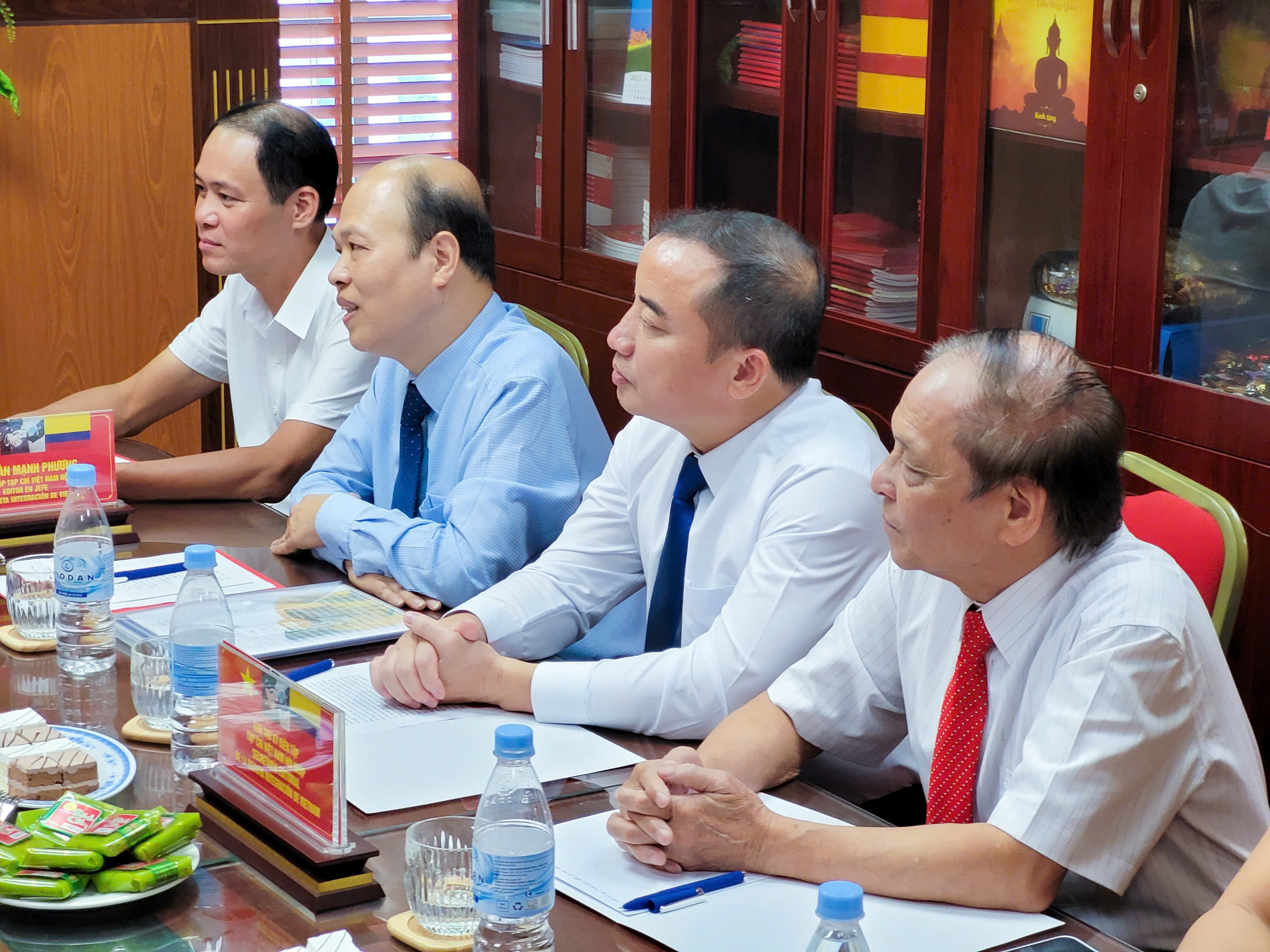 Lawyer and journalist Doan Manh Phuong speaks at the meeting