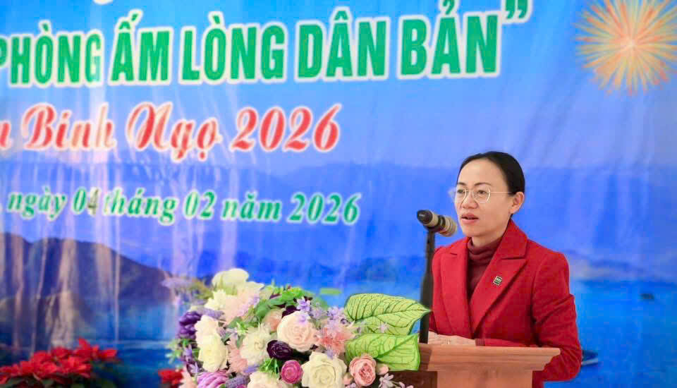 Đồng chí Lê Ngọc Hân, trong bối cảnh Đảo Trần còn nhiều khó khăn, nhất là dịp Tết cổ truyền của dân tộc.