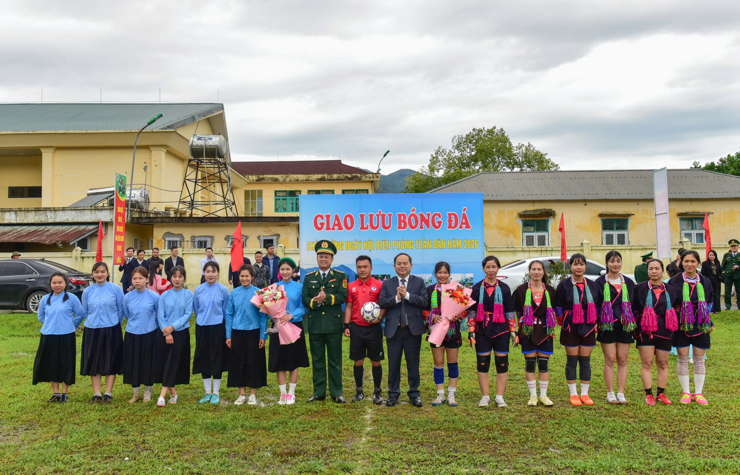 Hoạt động giải bóng đá giao lưu tại Ngày hội Biên phòng toàn dân.