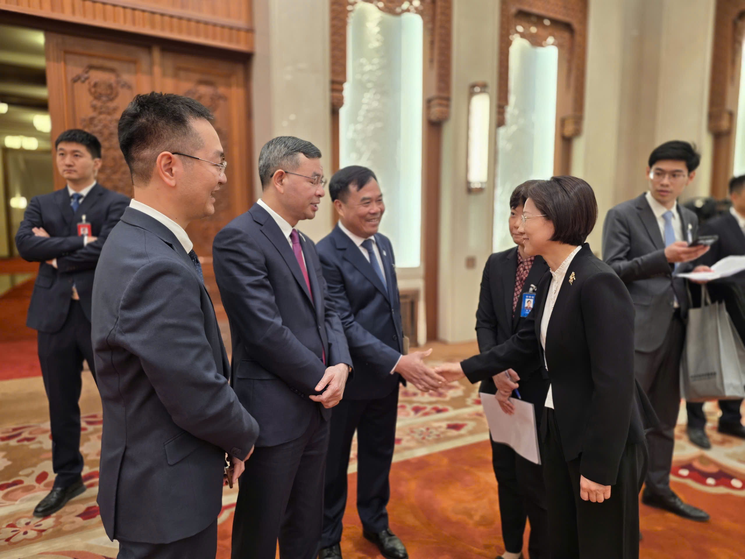 Bên lề lễ ký kết, đoàn công tác của Việt Nam do đồng chí Bộ trưởng Bộ Tài chính Ngô Văn Tuấn và đồng chí Cục trưởng Cục Hải quan Nguyễn Văn Thọ đã có buổi hội đàm song phương với đồng chí Bộ trưởng, Tổng cục Hải quan Trung Quốc Tôn Mai Quân.