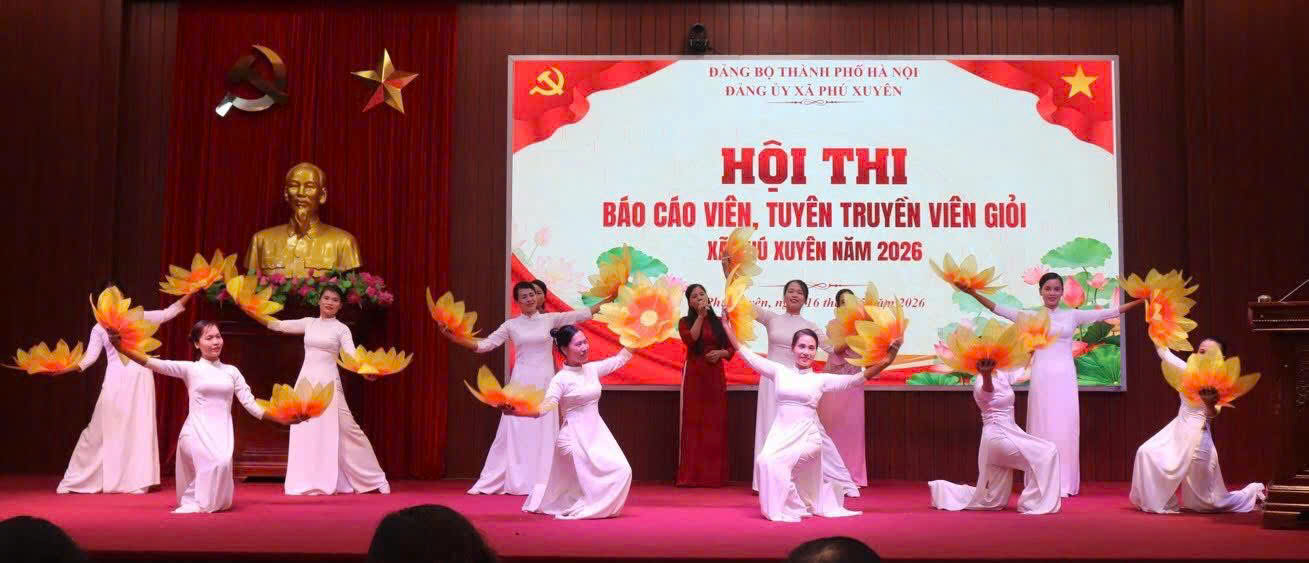 Màn múa chào mừng Hội thi Báo cáo viên, tuyên truyền viên giỏi xã Phú Xuyên năm 2026.
