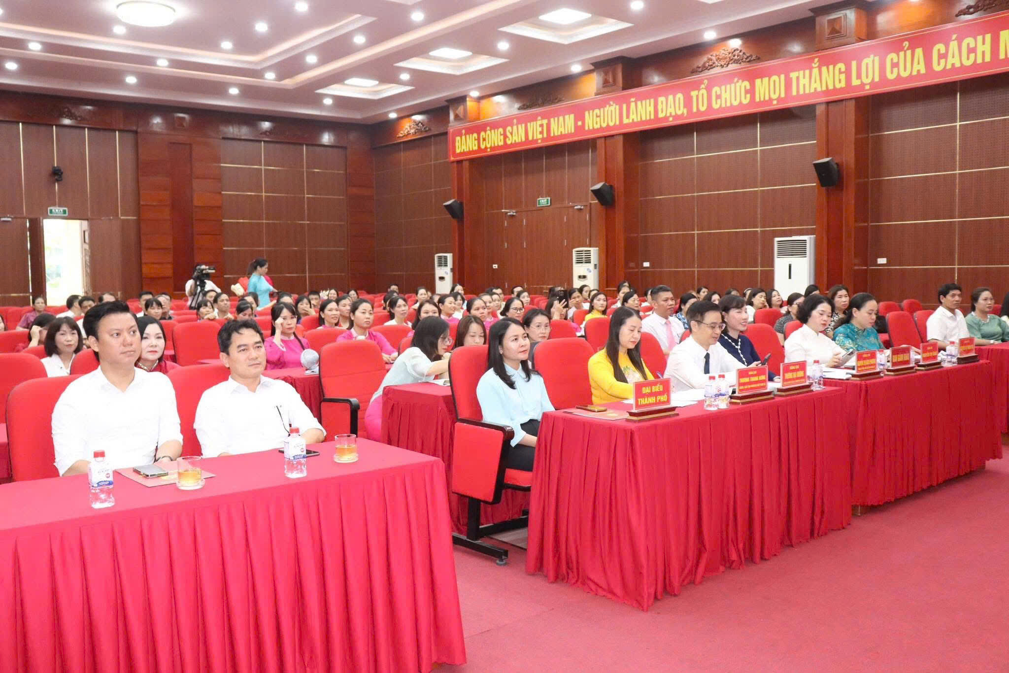 Dự và chỉ đạo Hội thi có các đồng chí đại biểu Ban Tuyên giáo và Dân vận Thành uỷ, Uỷ viên Ban Thường vụ Đảng uỷ, Thường trực HĐND, lãnh đạo UBND xã Phú Xuyên. 