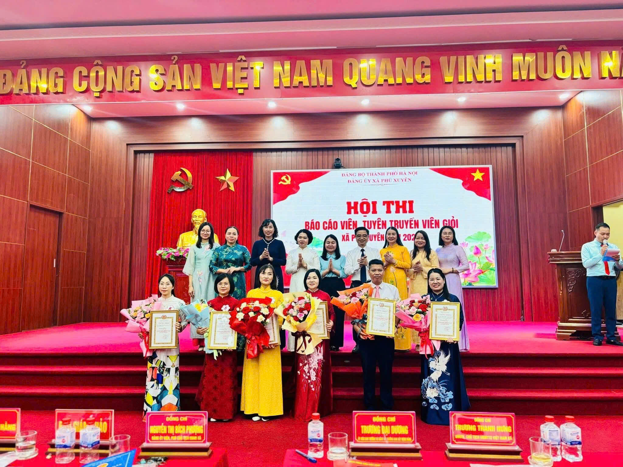 Hội thi Báo cáo viên, Tuyên truyền viên giỏi xã Phú Xuyên năm 2026 khép lại trong không khí sôi nổi, trách nhiệm và lan tỏa tinh thần đổi mới công tác tuyên truyền ở cơ sở.