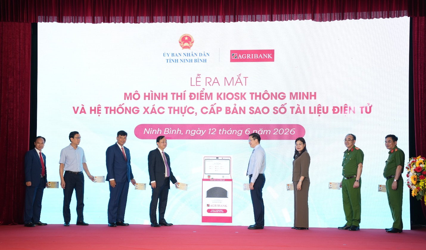 Ninh Bình thí điểm Kiosk thông minh, thúc đẩy chính quyền số và dịch vụ công hiện đại 1 Ninh Bình thí điểm Kiosk thông minh, thúc đẩy chính quyền số và dịch vụ công hiện đại