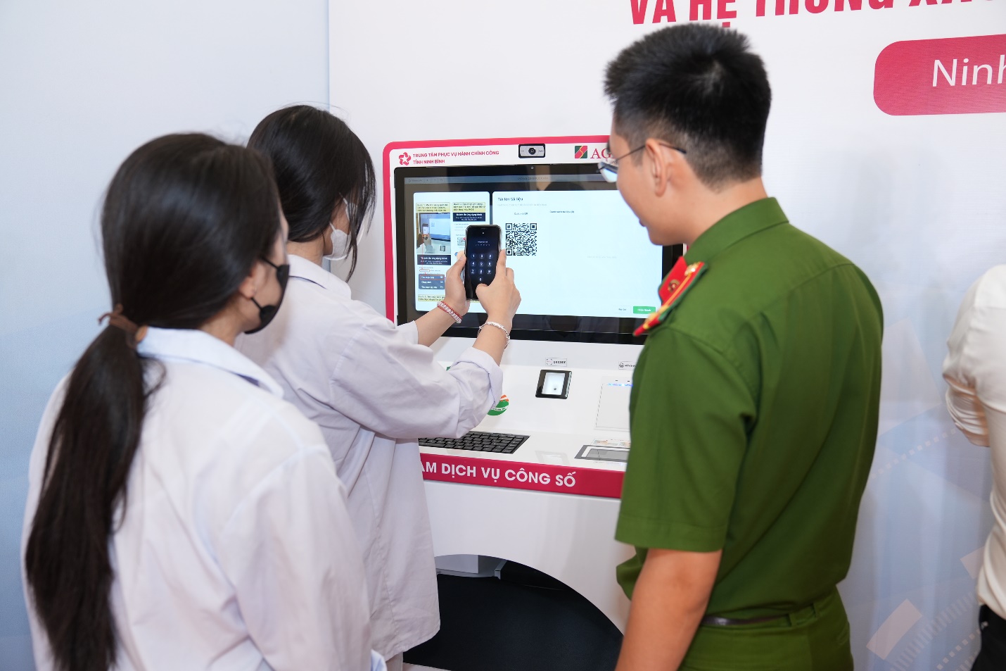 Ninh Bình thí điểm Kiosk thông minh, thúc đẩy chính quyền số và dịch vụ công hiện đại 7 Ninh Bình thí điểm Kiosk thông minh, thúc đẩy chính quyền số và dịch vụ công hiện đại