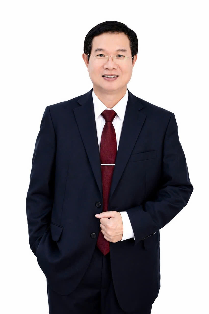 Distinguished Physician, MSc. Specialist Level II Dr. Lê Huy Thạch – Director of Ninh Thuan General Hospital. 