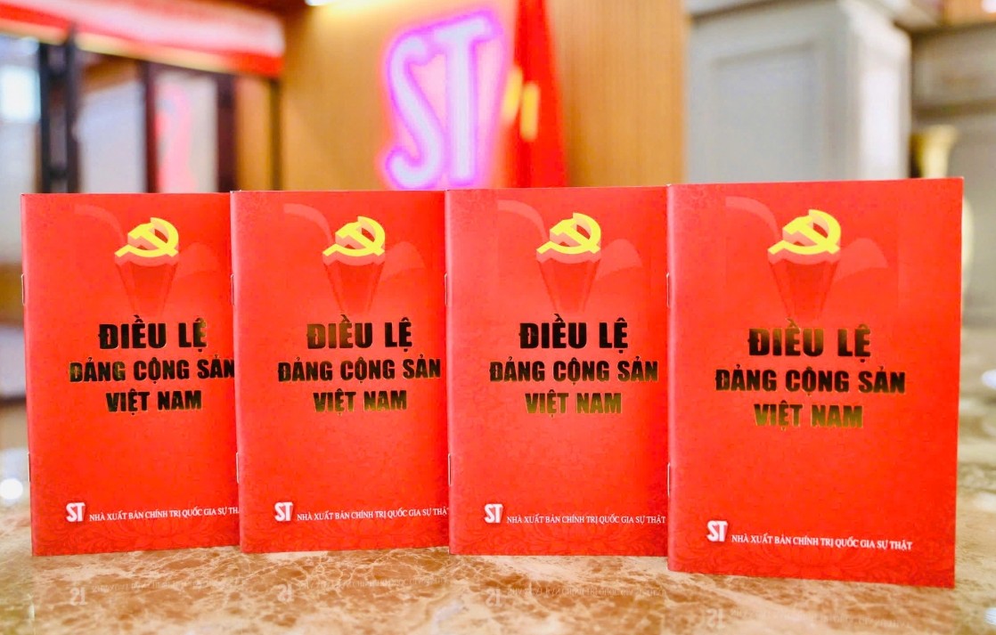 Tổng kết thực tiễn, hoàn thiện Điều lệ Đảng đáp ứng yêu cầu xây dựng Đảng trong giai đoạn mới